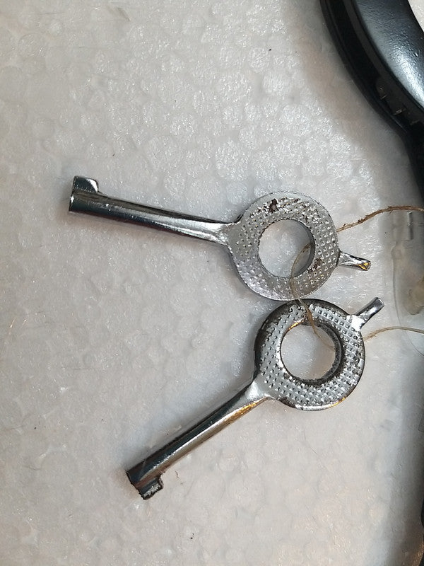 Solid Police Hand Cuff With 2 Keys (3610)